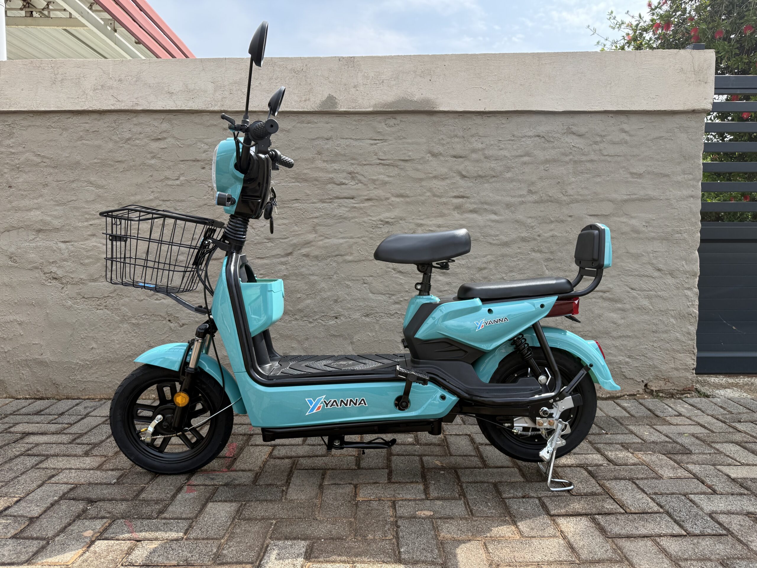 Yanna 48V Dual-Seat Electric Commuter Bike with Remote Alarm - Image 4